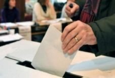 FRISSÍTVE - Nem hirdeti ki az államfő a referendumtörvényt