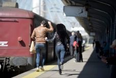 Hivatalos: összesen nyolc és fél évet késtek tavaly Romániában a vonatok