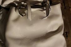 Lopott márkás táskákat árultak, lebuktak