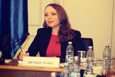 Benkő Erika: az etnikai másság elutasítása megnehezíti a kisebbségbarát törvények elfogadását