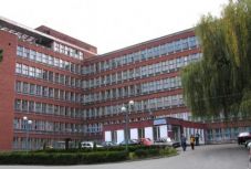 Kiugrott egy idős férfi a vajdahunyadi kórház ablakán 