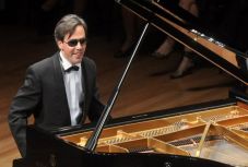 Zenét szerezhet a közönség is a Kolozsvári Magyar Opera Mozart hangversenyén