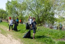 Rádiósok, fesztiválszervezők takarítottak a Maros-parton