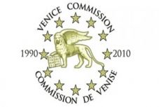 A Velencei Bizottság is véleményezi az igazságügyi törvények módosításait