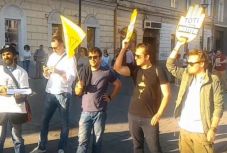 Mintegy százan tüntettek a miniszterelnök ellen Kolozsváron 