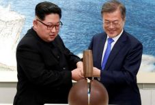 Átállítják az órákat Észak-Koreában