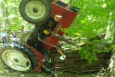 Agyonnyomott egy férfit a traktorja a somkeréki erdőben