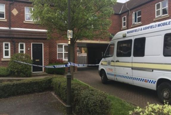 Leszúrta angol feleségét a román bevándorló