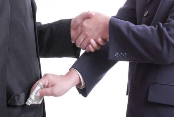 Naponta történik megvesztegetés? Ezt gondolják az ügyvezető igazgatók