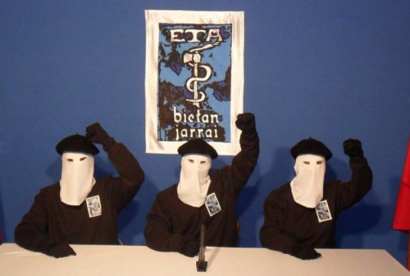 Bejelentette teljes feloszlatását a baszk terrorszervezet