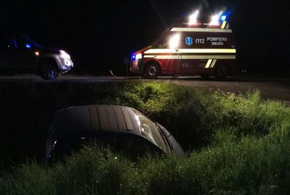 FRISSÍTVE - Egy kutya miatt borult árokba egy autó Farkaslaka közelében