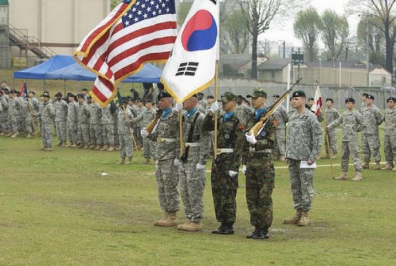 Koreai békeszerződés: továbbra is maradnak az amerikai katonák