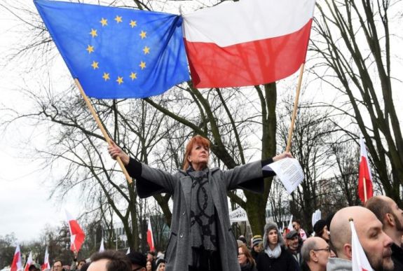 Lengyelország hátrál: további javaslatait fogadják meg az EU-nak