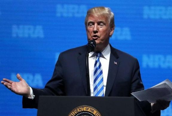 Trump szerint meg lehetett volna akadályozni a párizsi terrortámadást