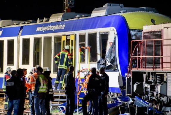 Két vonat ütközött Bajorországban, több halott van