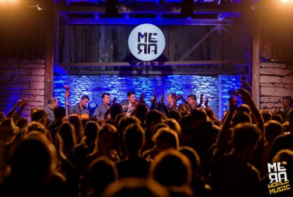 Bejelentette első fellépőit a Méra Világzenei Csűrfesztivál