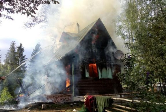 Lángra kapott egy hétvégi ház Hargita megyében