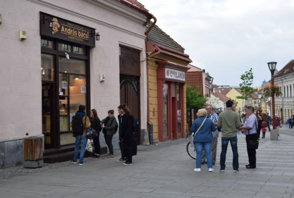 Több volt a hatósági személy, mint a tüntető András bácsinál