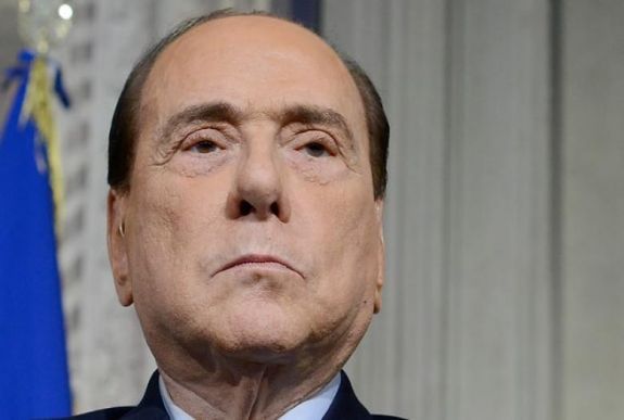 Berlusconi szabad utat adott a populista pártok koalíciójának