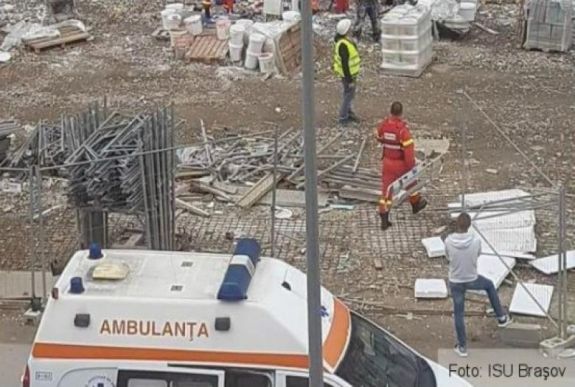 Egy épülőben levő tömbház nyolcadik emeletéről esett le egy Brassó megyei férfi