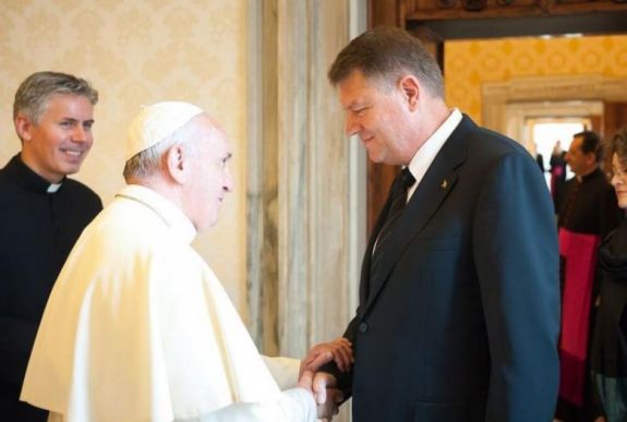 FRISSÍTVE – Kínos: az államfő szerint Viorica Dăncilă félreértette Ferenc pápát