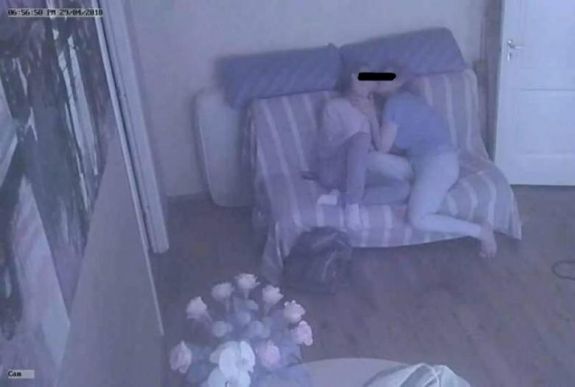 FRISSÍTVE - Megszólalt a diákjával viszonyt folytató igazgatónő