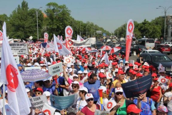 Elfogadta a kormány a szakszervezetekkel egyeztetett bérmódosításokat