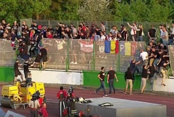 Kerítésszaggató incidens: a Dinamót és a Sepsit is megbírságolták