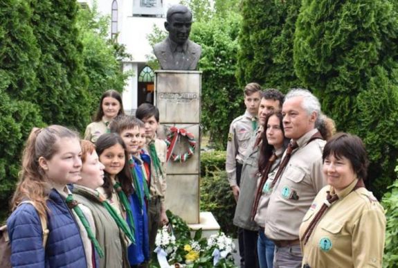 Dsida, az „ég és föld közt lebegő örök gyermek”