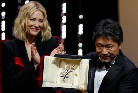 FRISSÍTVE - A japán Kore-eda Hirokazu filmje kapta az Arany Pálmát Cannes-ban