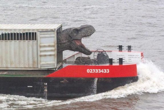 T-Rex úszott a Temzén