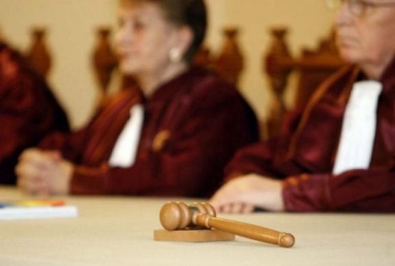 Mértékletességre int a legfelsőbb bíróság a perekkel kapcsolatos nyilatkozatok terén