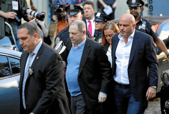 Harvey Weinstein feladta magát a rendőrségen
