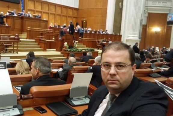 Kürtőskaláccsal várják a magyarokat megvádoló  képviselőt Bálványosra