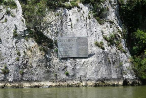 Magyar emlékhely a Vaskapunál: felavatták az új Széchenyi-emléktáblát a Kazán-szorosban