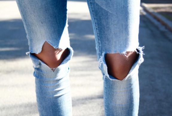Ezért ne hordjon hosszú, szakadt farmert nyáron