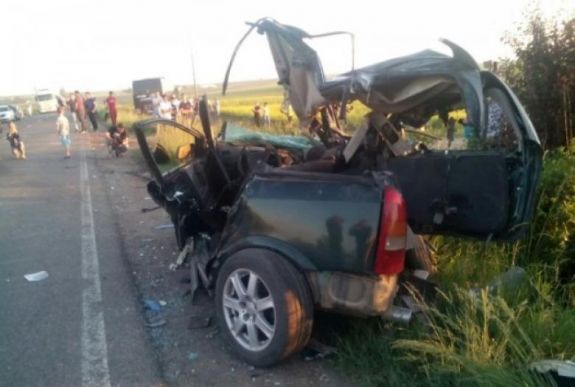Kettészakadt az autó a balesetben, egy 18 éves lány meghalt
