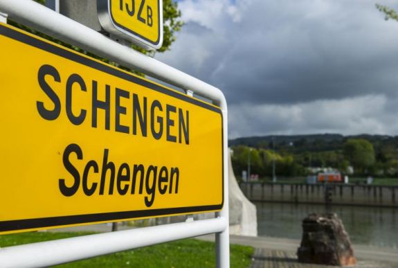 Az EP elítéli a schengeni övezeten belüli határellenőrzést
