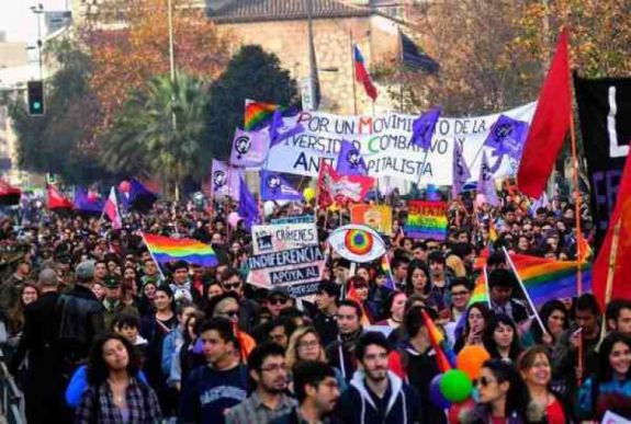 Chile: mostantól nemváltó műtét nélkül is átírható a nemi identitás