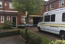 Leszúrta angol feleségét a román bevándorló