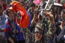 Örményország: blokád alá vett utakat az ellenzék