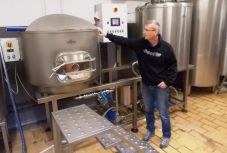 Így készül a kolozsvári magyar kézműves sör – a sörfőzdében jártunk