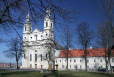 Átrendeznék a csíksomlyói kegytemplom környékét