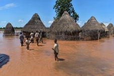 Közel 300 ezer ember veszítette el otthonát Kenyában