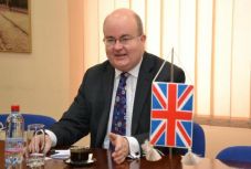 Megmaradnak az Angliában élő románok jogai a brexit után is