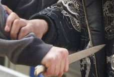 Kést rántott az egyik sógor a másikra Gyergyószentmiklóson, a rendőrök léptek közbe