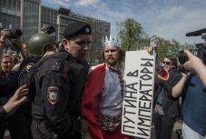 Putyin hétfőn teszi le negyedszer az elnöki esküt