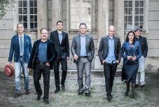 Tasnádi zongoráért zenél Szatmárnémetiben a Csík Zenekar