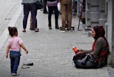Nem fogod elhinni, hogy mennyit „keres” egy tengerparti koldus