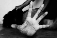 Iskolai foglalkozások indulnak Erdély-szerte a párkapcsolaton belüli erőszakról 